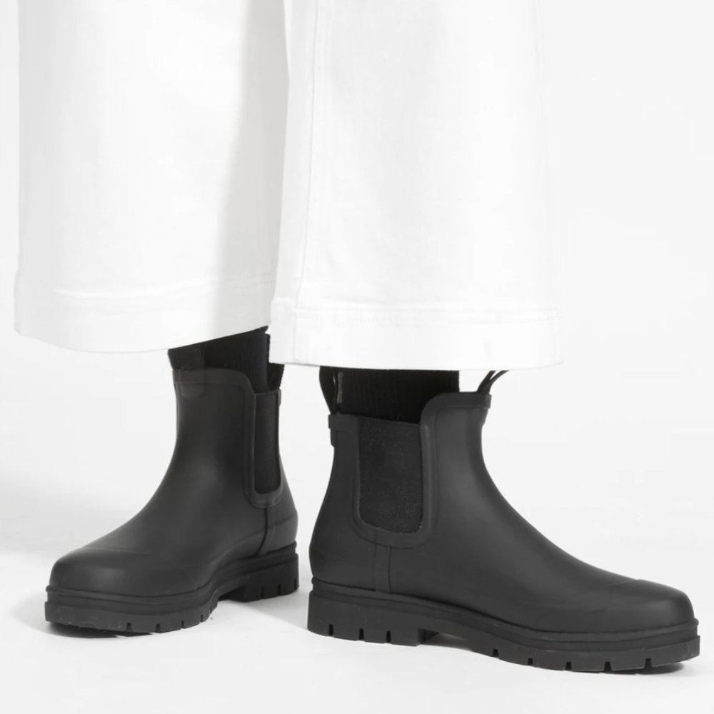 Everlane black rain boots - fit like size 9